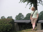 JT00971 Marijn leaning against canon at Elburg.jpg